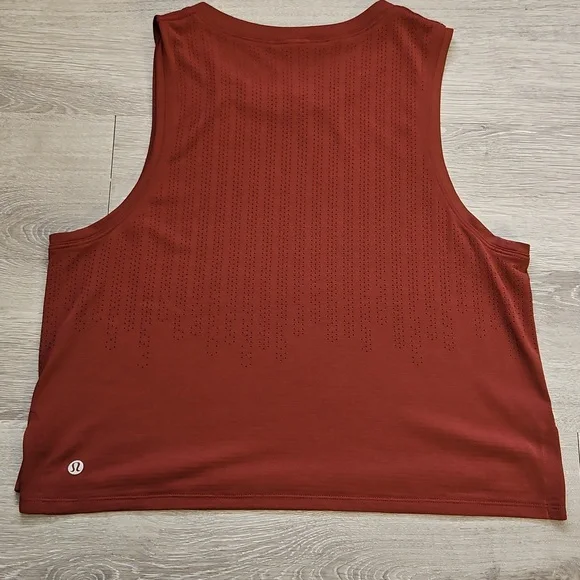 Lululemon Train to Be Tank Top Stripe Rain Stripe Savannah Size 8 - Picture 5 of 6